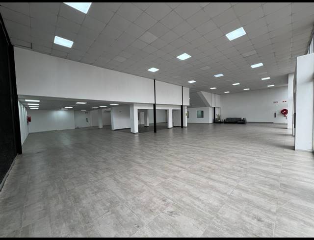 600M² WAREHOUSE TO LET IN FERNDALE